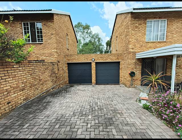 3 BEDROOM TOWNHOUSE TO LET IN SUNDOWNER